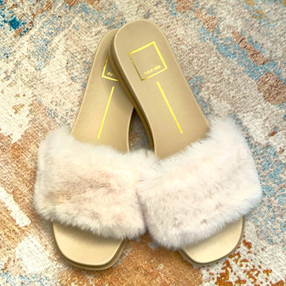 Dolce Vita Slides size 8 1/2